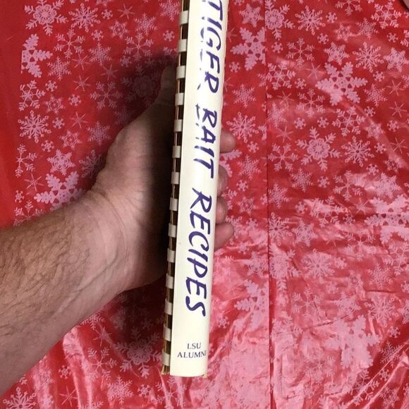 Cookbook vintage LSU Alumni Tiger Bait cookbook - Picture 5 of 6